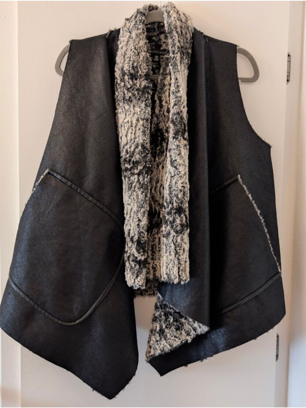 Reversible Faux Shearling Vest With Pockets -Cozy Winter Wear In Black & Gray